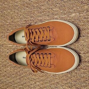 Seavees Hermosa Plimsoll Standard Mens size 8.  Linen shoe.
